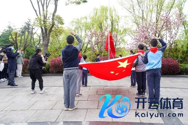 实干兴邦,难忘行状——紫燕参与“看管 2021精炼祭英烈”行径